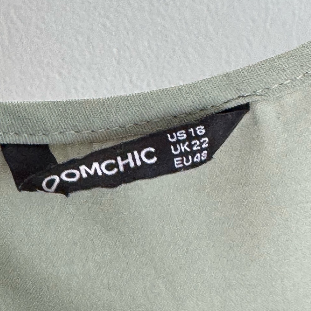 Elegant Sage Green Midi Dress - Picture 2 of 3